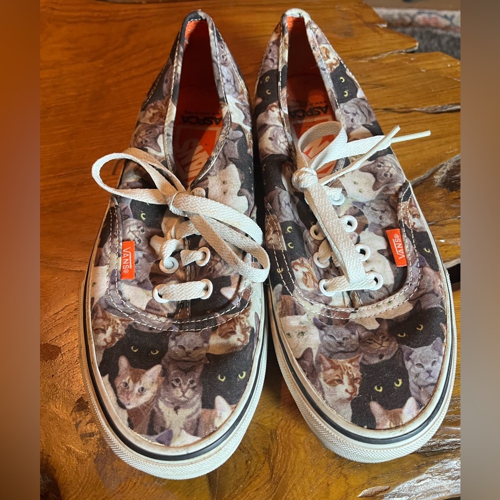 Vans x ASPCA Cat Print Sneakers | Men’s 5.5 / Women’s 7